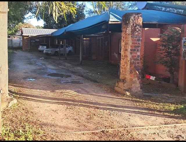 8 BEDROOM CLUSTER FOR SALE IN BRITS CENTRAL